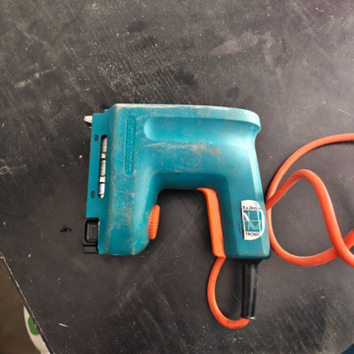 Sähkönitoja/niittipyssy Black & Decker