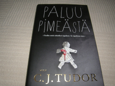 C. J. Tudor Paluu pimeästä -sid