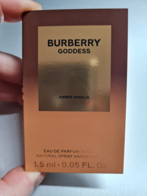 Hajuvesinäyte uutuustuoksu Burberry Goddess Amber Vanilla