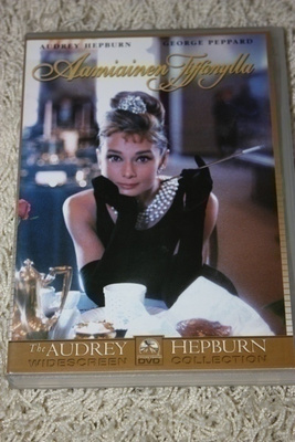 Aamiainen Tiffanylla (DVD) – Audrey Hepburn