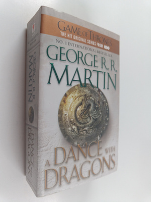 George R. R. Martin : A dance with dragons