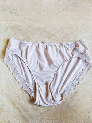 Käytetyt seksikkäät pikkuhousut