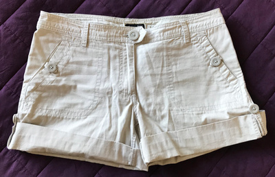 * H&M beigen/hiekan väriset SHORTSIT * koko 42 *