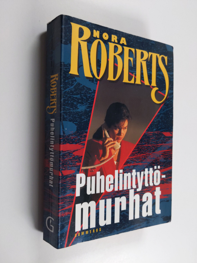 Nora Roberts : Puhelintyttömurhat