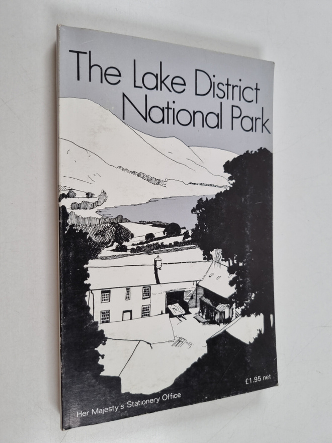 William Harold Pearsall ym. : The Lake District national ...