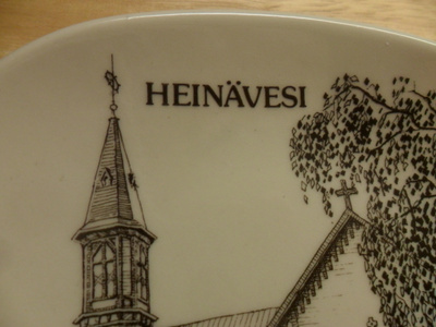 Heinävesi Kirkko seinälautanen Kermansavi 12,3 cm x 12,3 cm