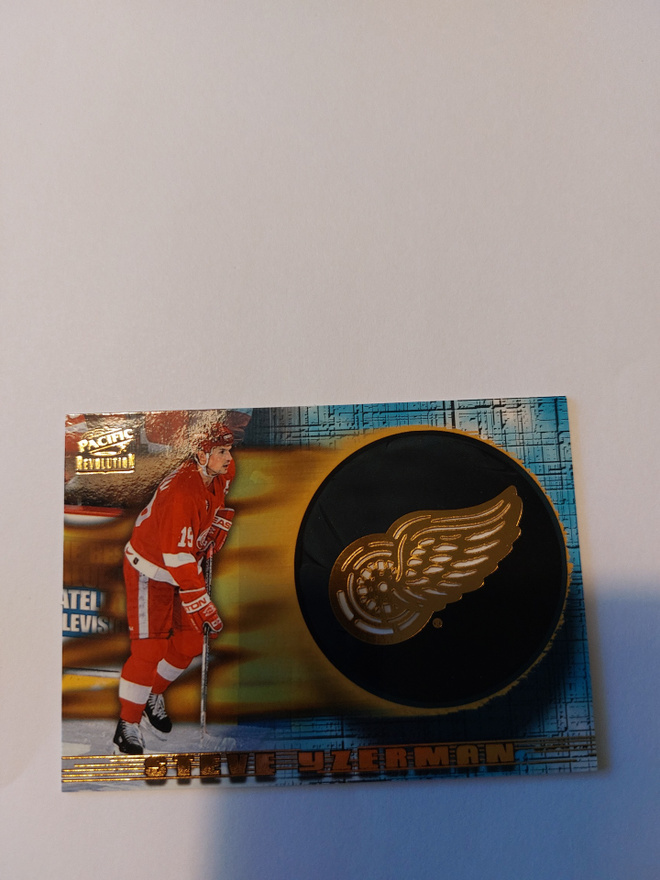 1997-98 Revolution Team Checklist Laser Cuts 9 Steve Yzerman