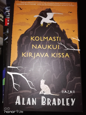 Alan Bradley Kolmasti naukui kirjava kissa