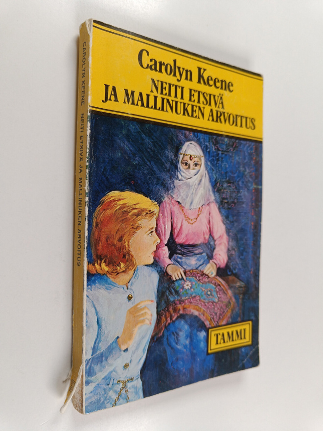 Carolyn Keene : Neiti Etsivä ja mallinuken arvoitus