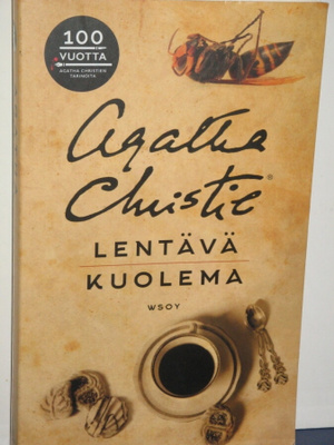 Agatha Christie : LENTÄVÄ KUOLEMA