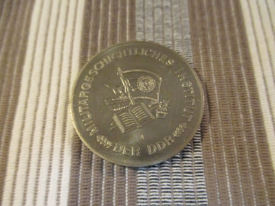 DER  DDR Militärgeschichtliches Institut mitali.