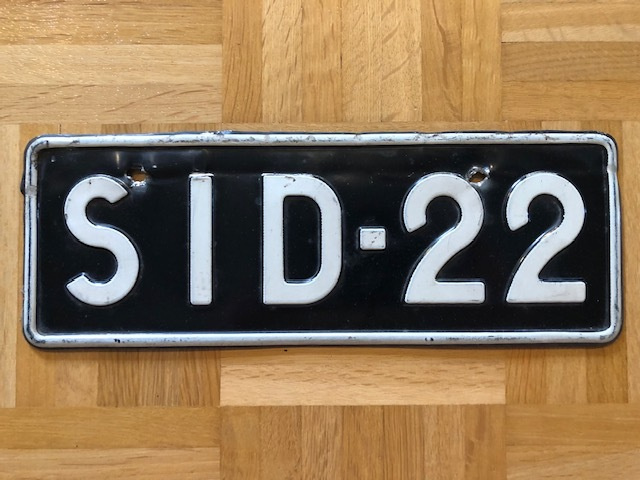 Vanha auton rekisterikilpi Suomi 1969 SID-22 mustapohjainen