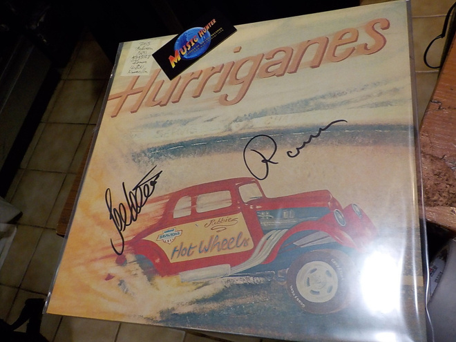 HURRIGANES - HOT WHEELS UUSI LP ILEN JA REMUN NIMMAREILLA