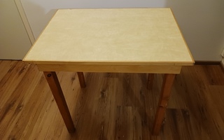 Pöytä 72 x 76 cm