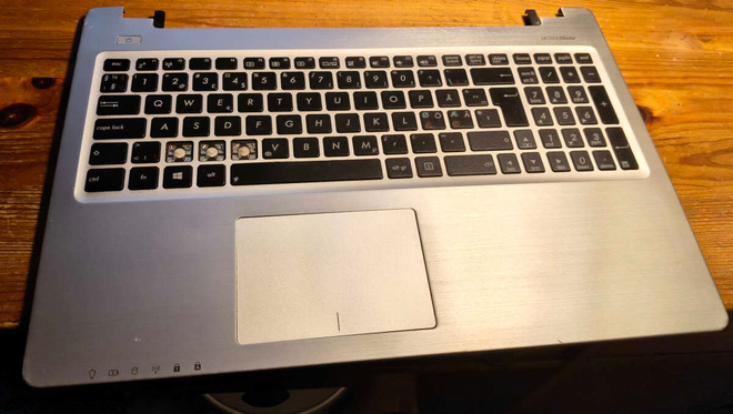 Näppäimistö varaosiksi ASUS A56C S550C