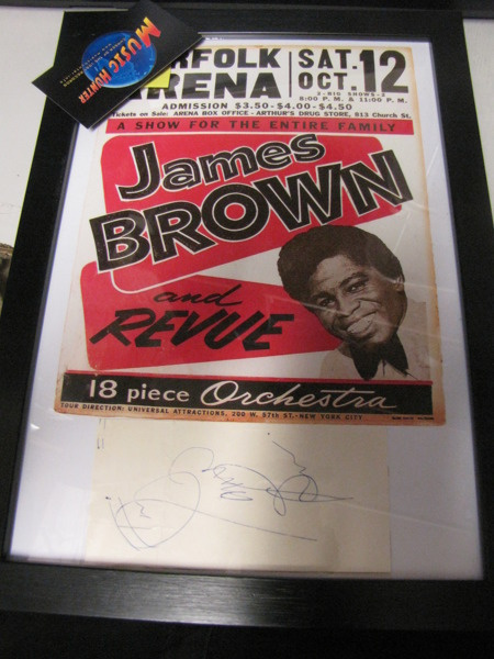 JAMES BROWN TAULU BROWIN NIMIKIRJOITUKSELLA