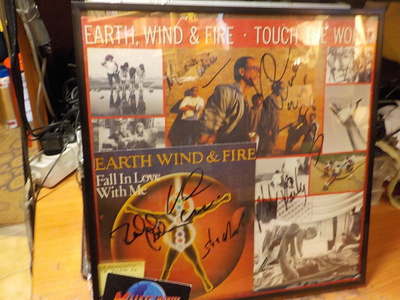 EARTH WIND & FIRE - TOUCH THE WORLD LP + VIISI NIMMARIA