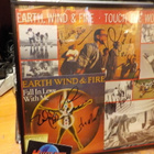 EARTH WIND & FIRE - TOUCH THE WORLD LP + VIISI NIMMARIA - pikkukuva 1