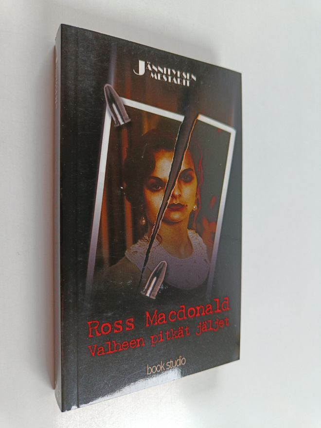 Ross Macdonald : Valheen pitkät jäljet