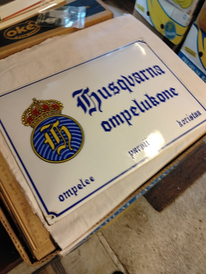 emalikyltti husqvarna ompelukone