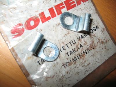 Solifer tai Suzuki , Kiinnikkeet.