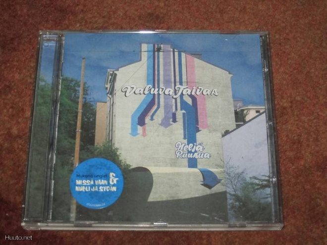 NELJÄ RUUSUA - VALUVA TAIVAS CD missä vaan