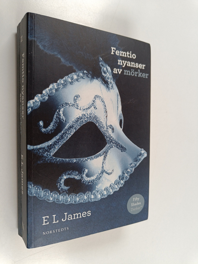 E. L. James : Femtio nyanser av mörker
