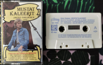 JARNO SARJANEN -MUSTAT KALEERIT-Kasetti,MC 7018, JP-Musiikki