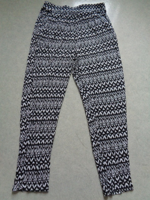 H&M mustavalkoiset viskoosihousut S
