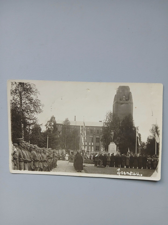Joensuu vapaudenpatsaan paljastus