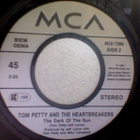 TOM PETTY & HEARTBREAKERS :: TOO GOOD TO BE TRUE::VINYYLI 7" - pikkukuva 4