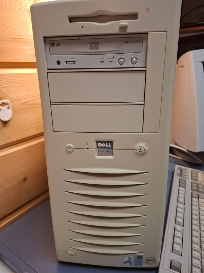 Dell Precision 220 – PIII 1 GHz Coppermine