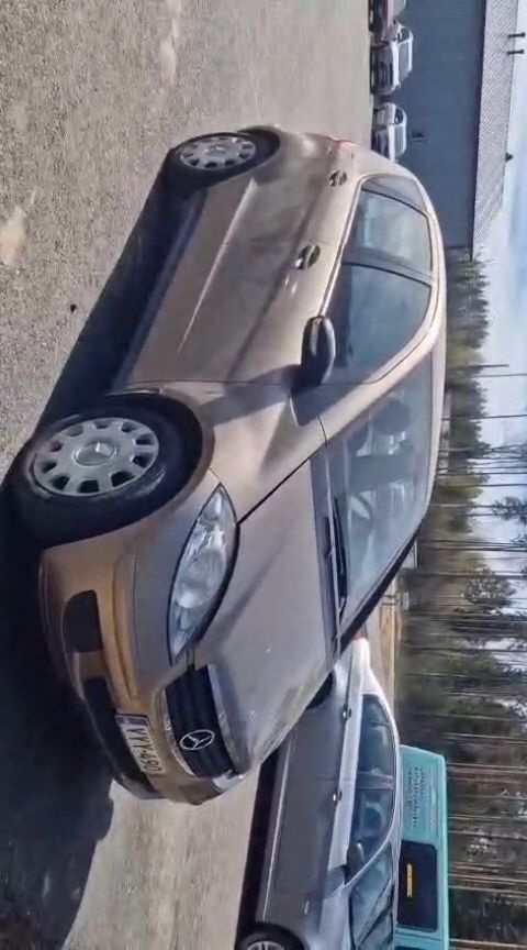 Mercedes benz a Bensiini automaatti mittarissa 160