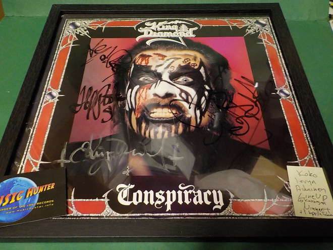 KING DIAMOND TAULU KOKO BÄNDIN NIMMAREILLA