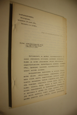 Laintarkastuskunnan lausunto valtinoneuvostolle n:o 2/196...