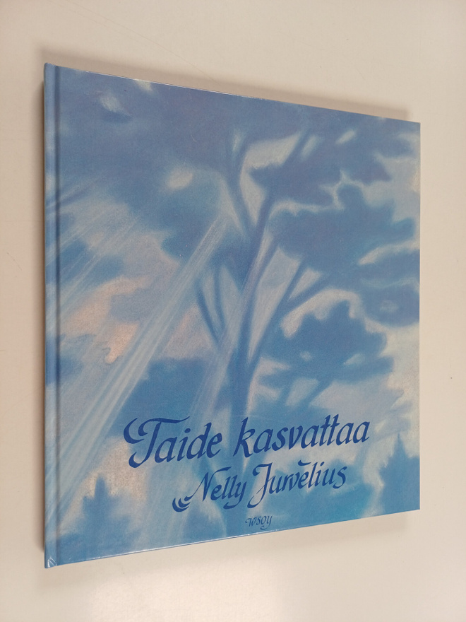 Nelly Jurvelius : Taide kasvattaa