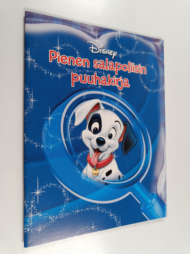 Walt Disney ym. : Pienen salapoliisin puuhakirja