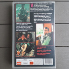 VHS: Sala-ampuja / Sniper (Tom Berenger, Billy Zane 1993) - pikkukuva 2