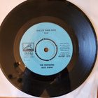 The Swinging Blue Jeans-It Isn't There/One Of These Days 7' - pikkukuva 2