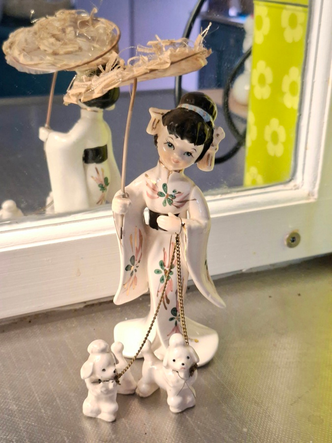 VINTAGE GEISHA JA KOIRAT -KORISTE