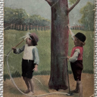 Kaksi pientä poikaa leikkivät vesiruiskulla, kulk 1907 - pikkukuva 1