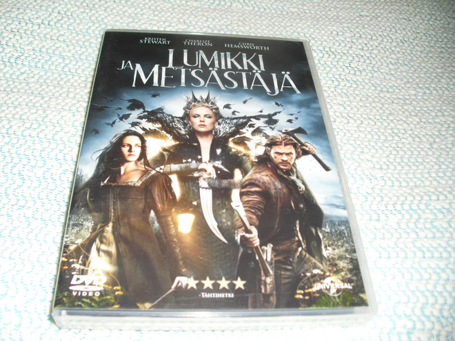 LUMIKKI JA METSÄSTÄJÄ (Chris Hemsworth)***