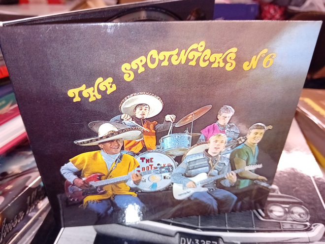 CD The Spotnicks N 6 ( Vol. 6 ) SIS POSTIKULU