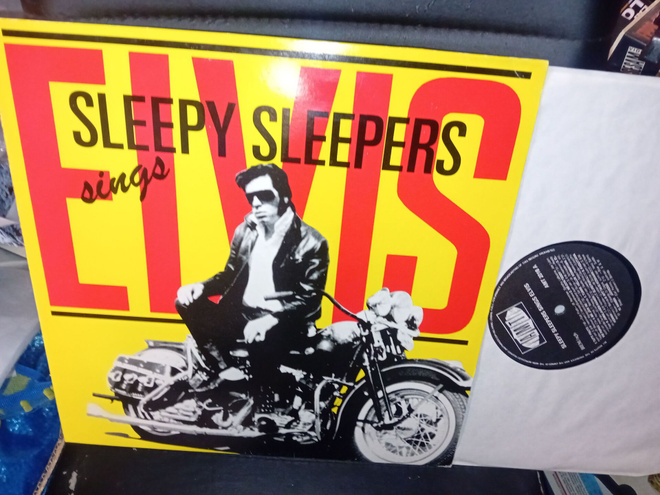 LP Sleepy Sleepers : Sings Elvis  ( SIS POSTIKULU )