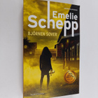 Emelie Schepp : Björnen sover - pikkukuva 1