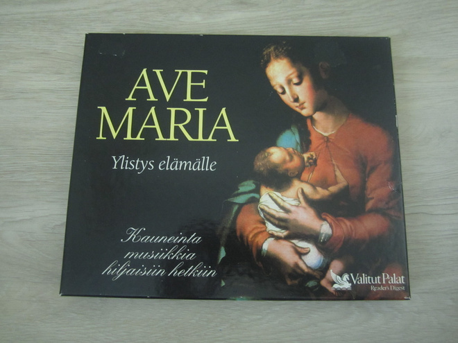 Ave Maria - Ylistys Elämälle 5 c-kasettia kotelossa