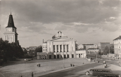 TAMPERE - VANHAKIRKKO JA TEATTERITALO