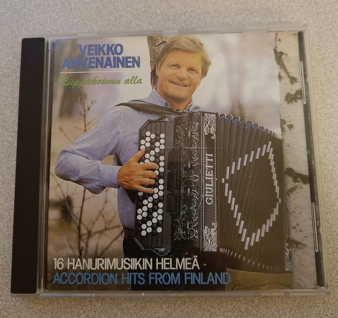 CD VEIKKO AHVENAINEN  16 HANURIMUSIIKIN HELMEÄ