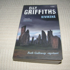 Elly Griffiths Kivikehä -pok - pikkukuva 1