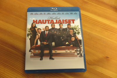 Hullut hautajaiset blu-ray